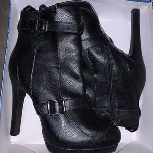 Simply Versa Vera Wang (6’ boots)